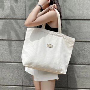 tui-canvas-co-lon-chu-03