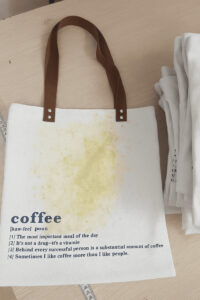 cach-giat-tui-vai-bi-moc-01