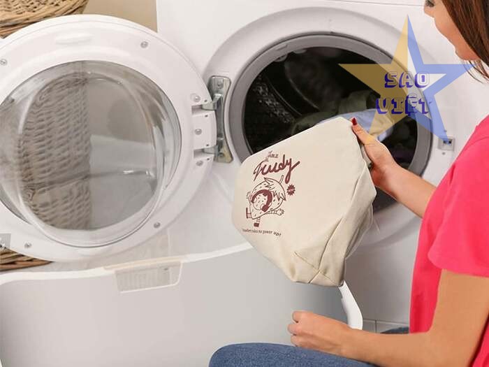 Nên hạn chế giặt túi vải bằng máy giặt